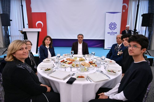Vali Şıldak Ayvalık'ta İftar Yemeğine Katıldı